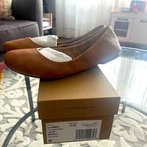 Brand new never worn lucky brand flats !